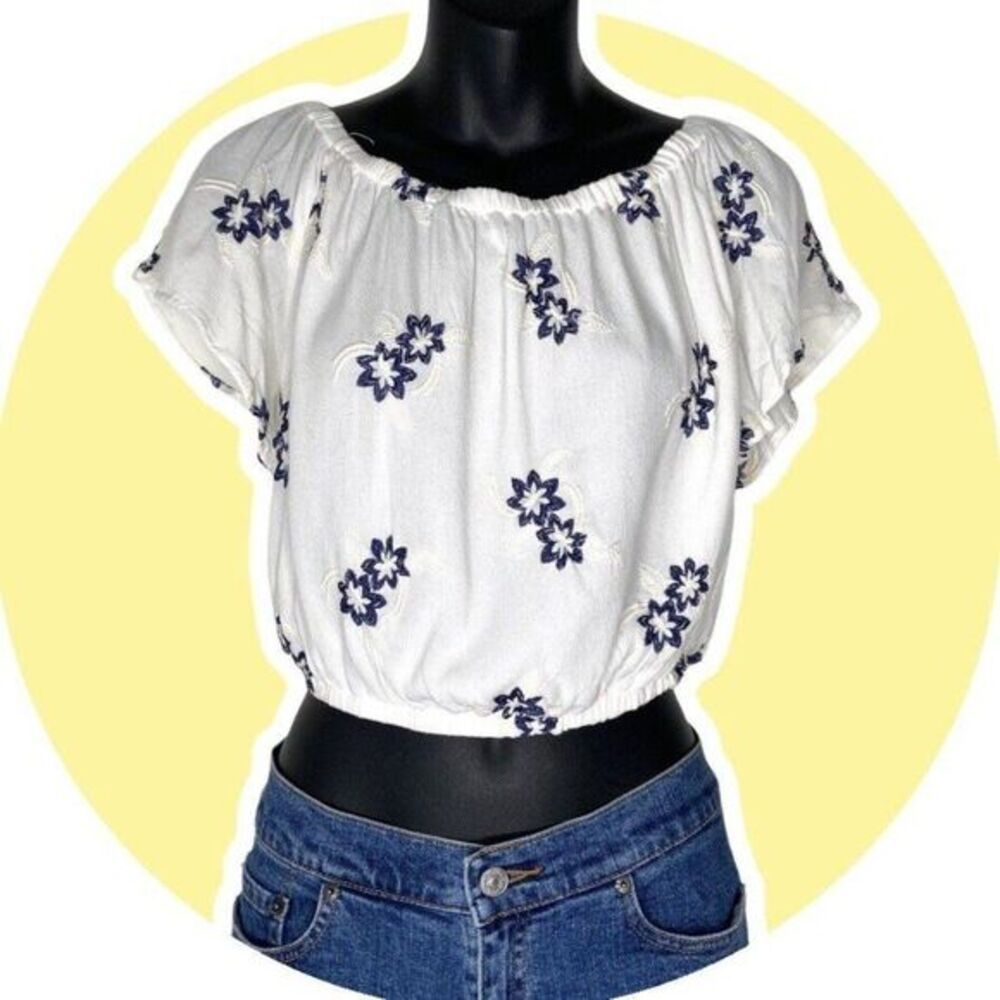 ASTR The Label Women's‎ Embroidered Floral Crop Top White Navy Size Medium
